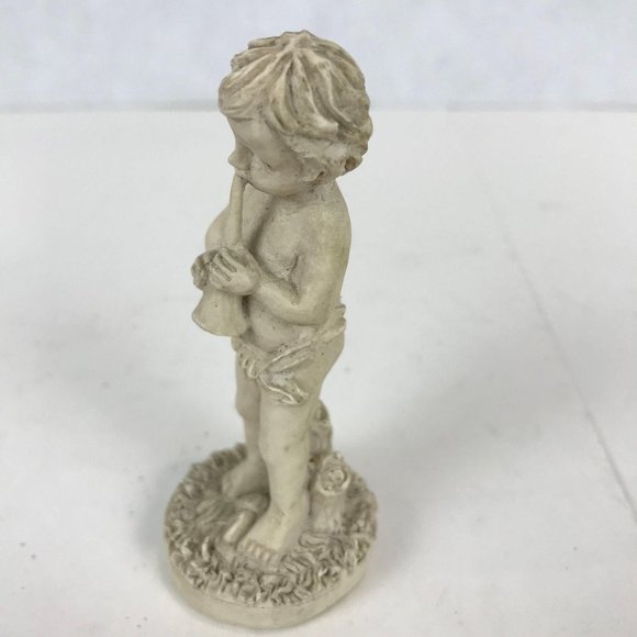 Hen Feathers Cherub figure playing flute - Picture 4 of 7